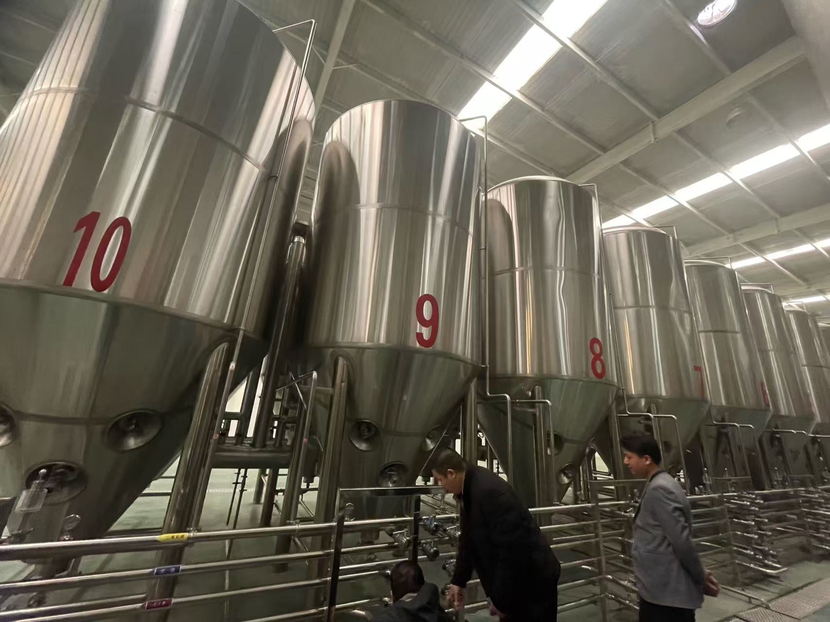 竹山精酿啤酒设备厂—平面布置、设备设计、制造、调试、培训等一条龙服务